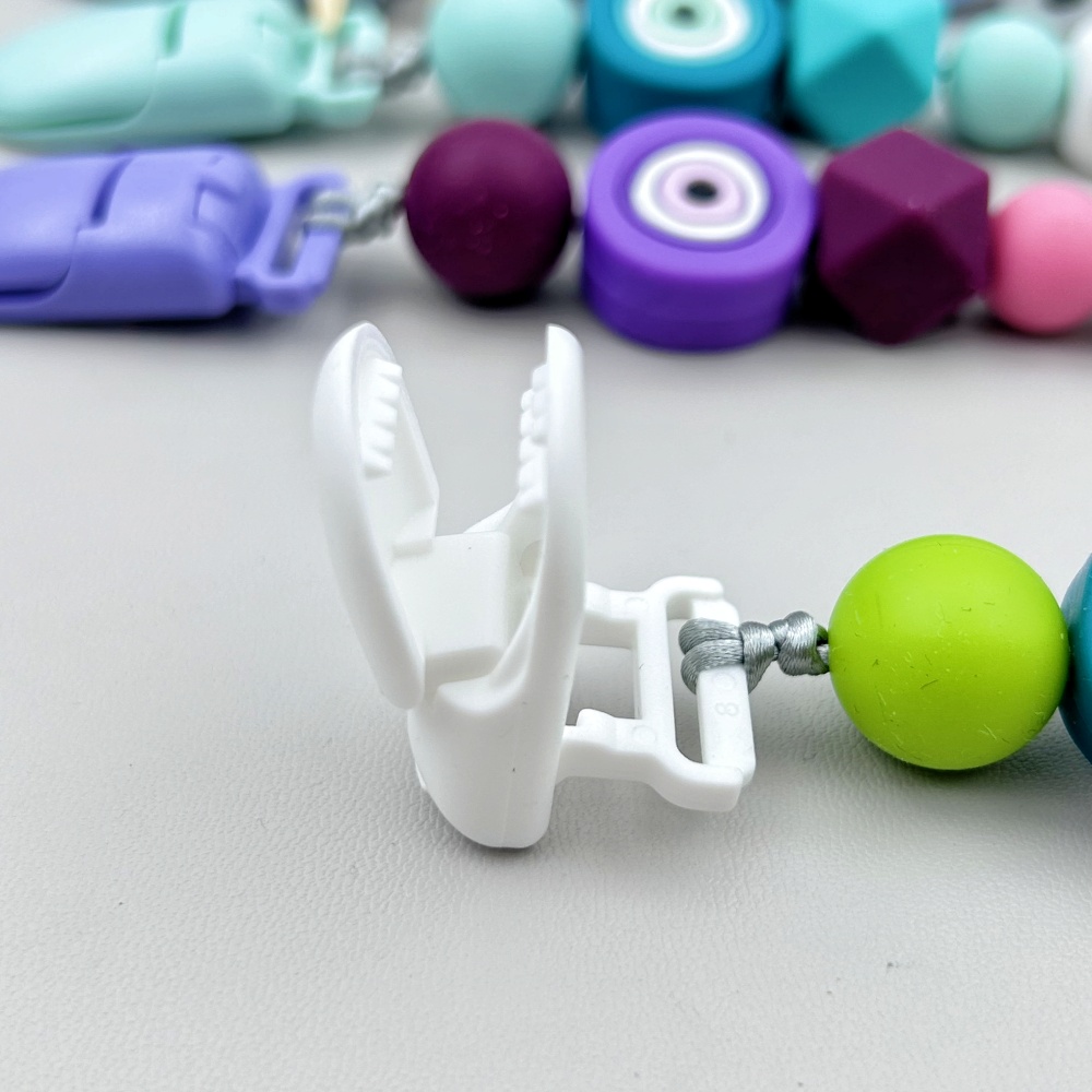 مخصص الإنجليزية الروسية سيليكو - مراجعة Baby Pacifier Clip وسعره